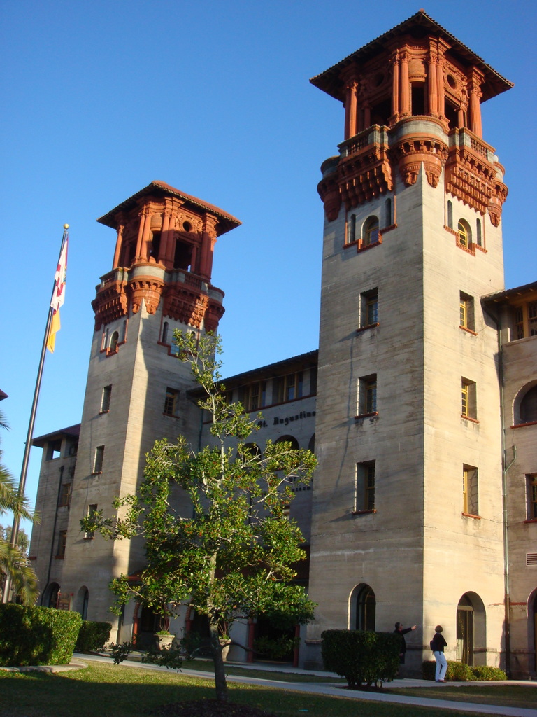 Hotel puis college